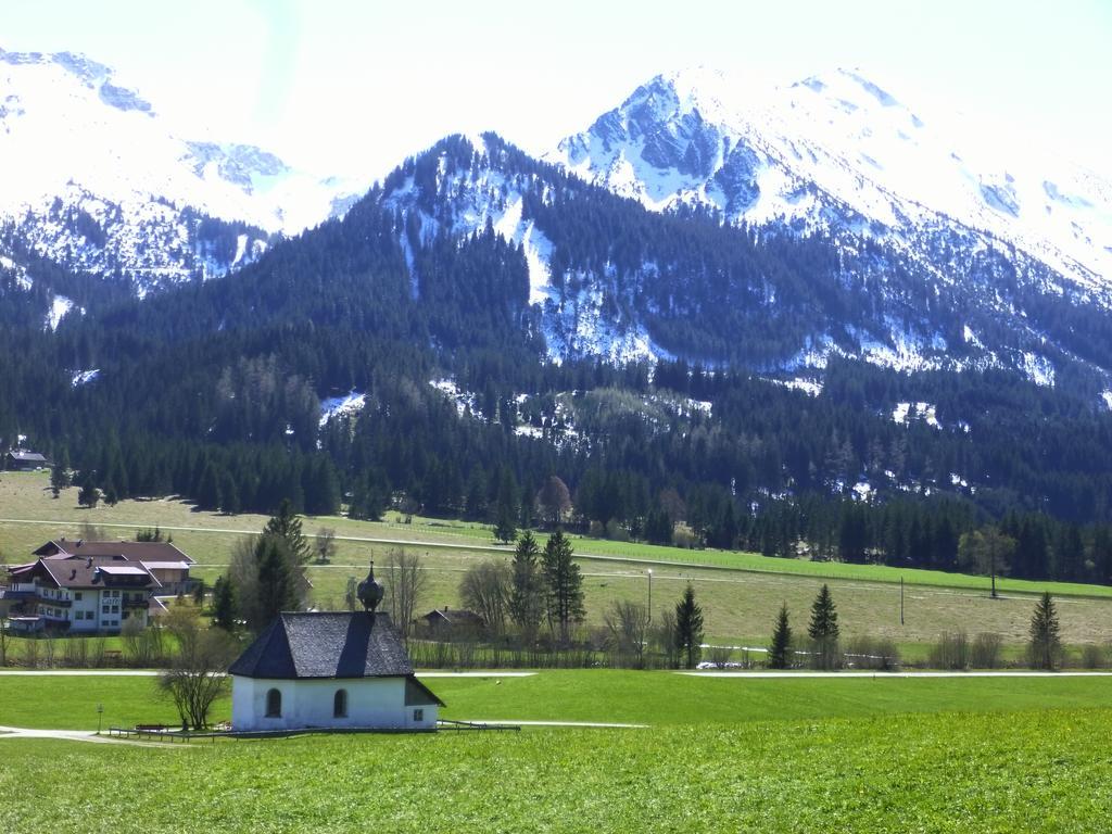 Haus Alpenland Hotel Tannheim Buitenkant foto